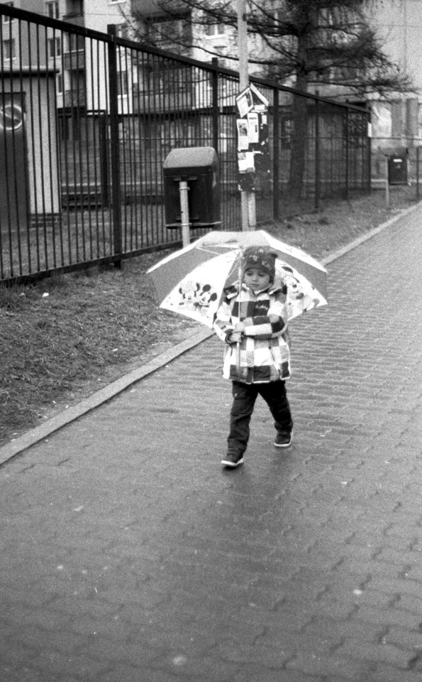 Praktica BC1 - People with Umbrellas 5