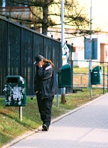 Praktica MTL 5 + Pentacon Electric 4/200 MC - Man Looking at a Garbage Can
