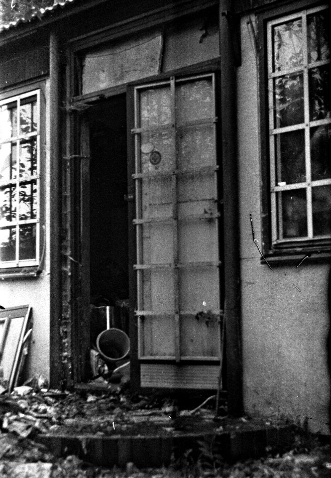Ricoh TLS 401 with Helios 44-2 - Abandoned Shop 1
