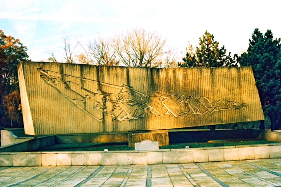 Canon EOS 30 - Crossbird Film - Graveyard of Fallen Red Army Soldiers on Central Cemetery in Brno