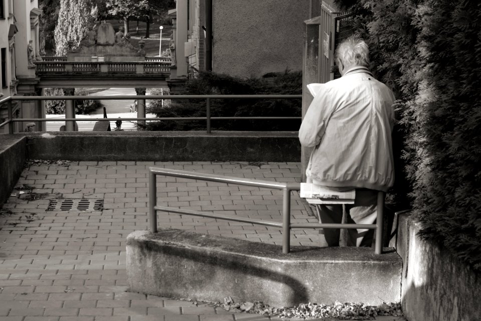 Sony Alpha A230 with Helios-44-2 - Newspaper Reader