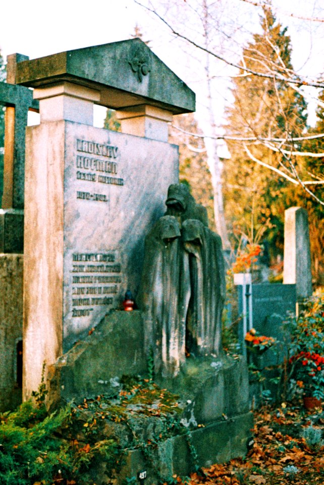 Canon EOS 30 - Crossbird Film - Interesting Grave