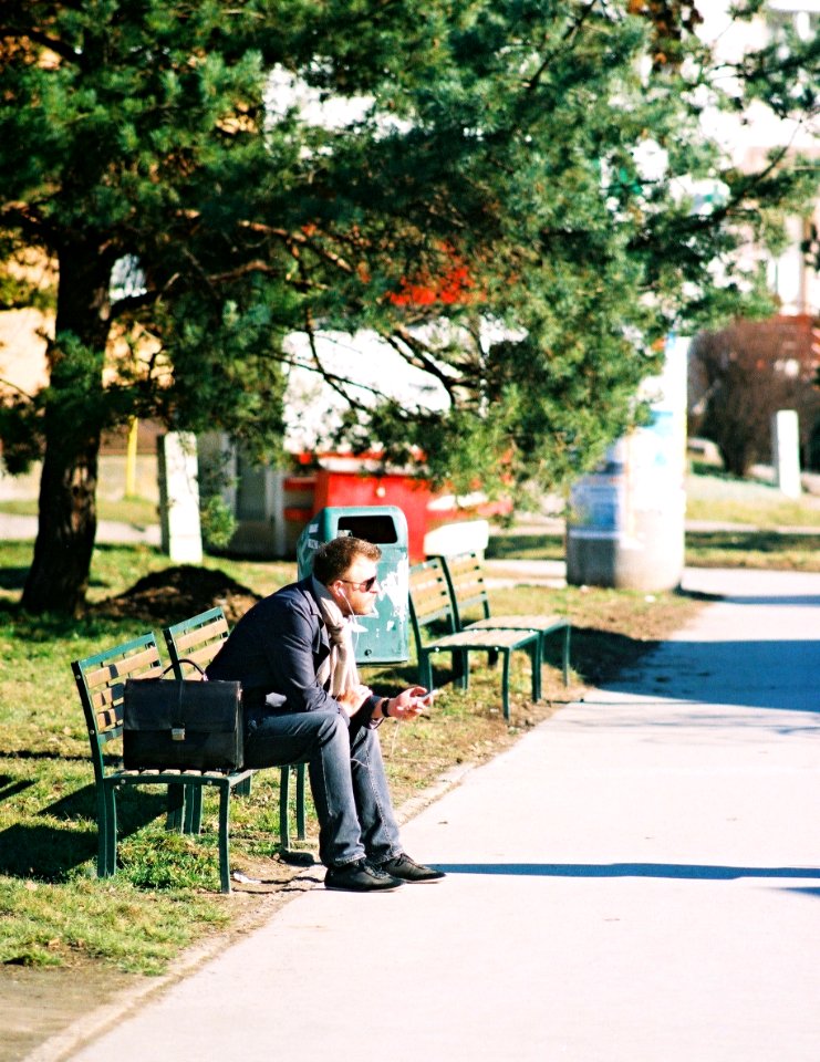 Praktica MTL 5 + Pentacon Electric 4/200 MC - Contemplation on the Bench