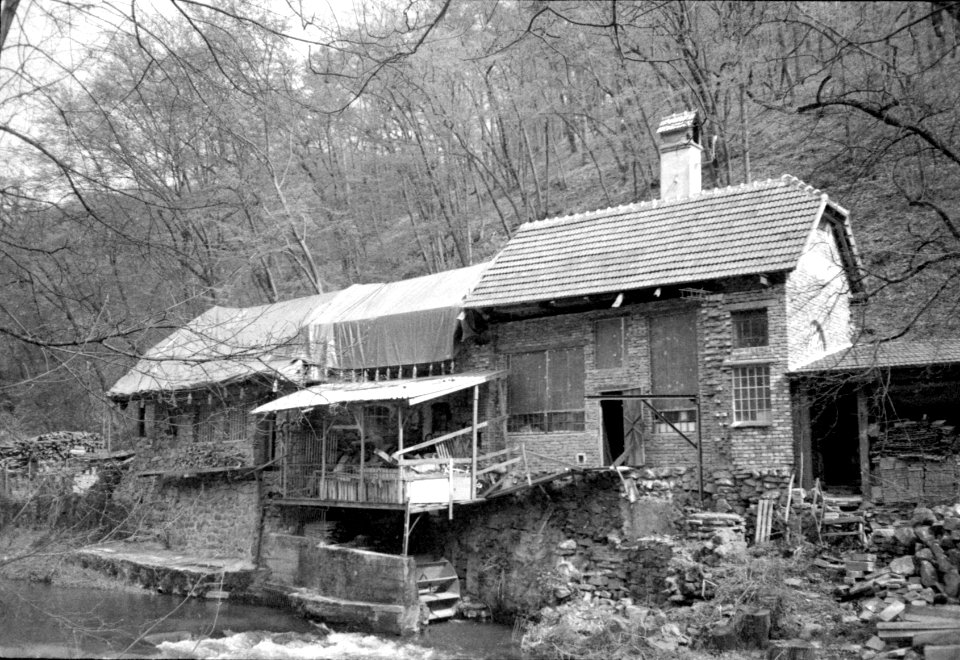 Canon Prima Zoom 80u - Old Mill 02