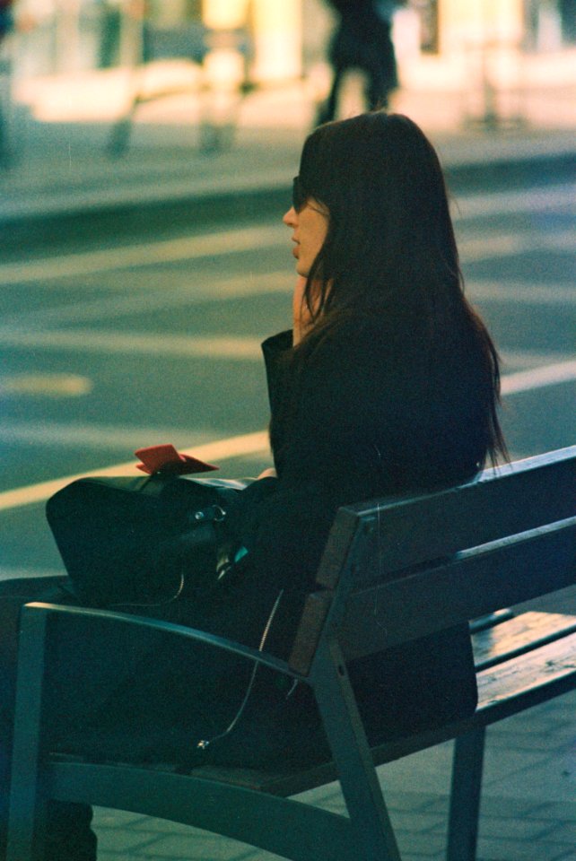 Praktica MTL 5 + Pentacon Electric 4/200 MC - Young Woman on the Phone