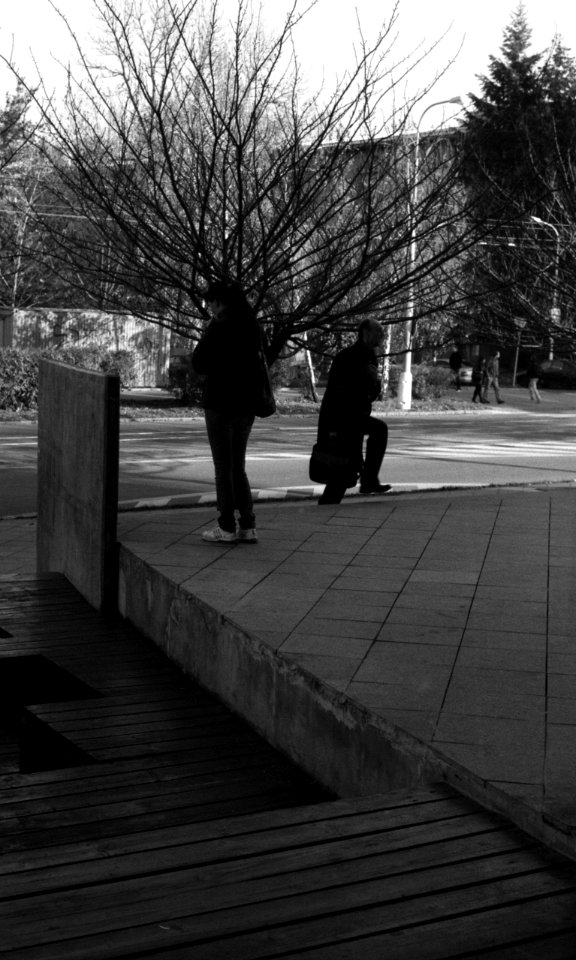Kiev 4 + Helios 103 - People in front of the City Library