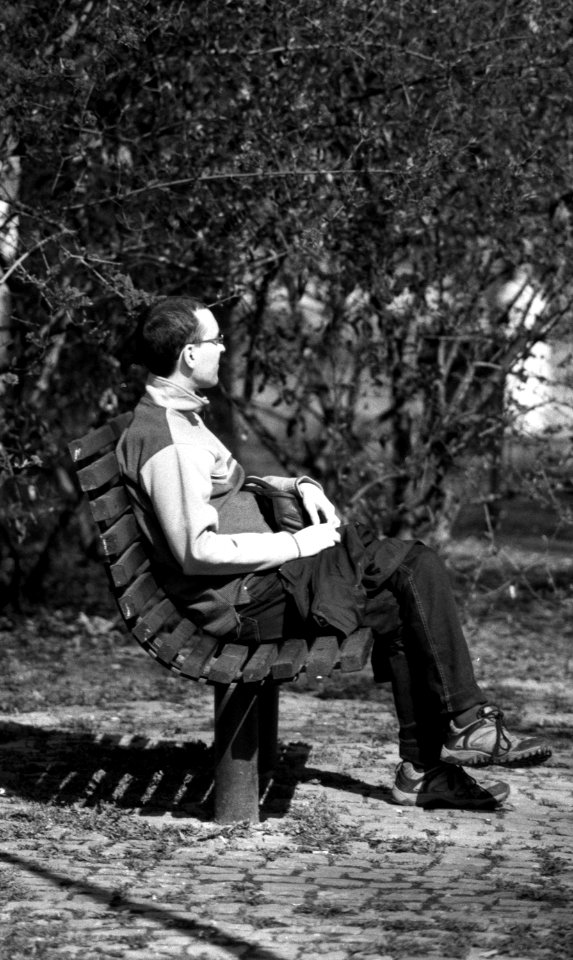 Praktica MTL 5 + Pentacon Electric 4/200 MC - Man in the Park