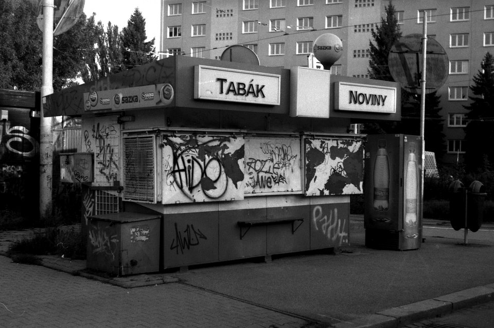Exa + Tessar 2,8/50 - Tobacconist's