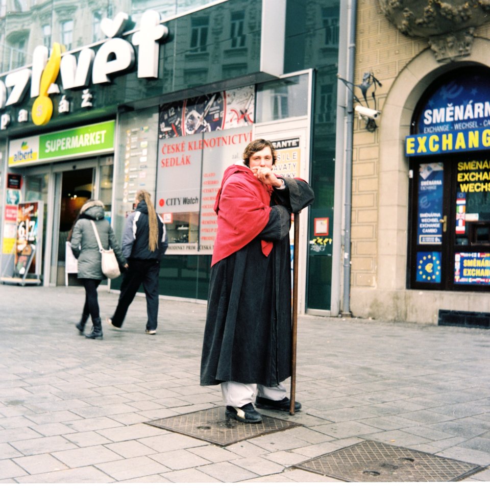 Flexaret 3a - Man in Medieval Clothing (and Modern Shoes) on Liberty sq.
