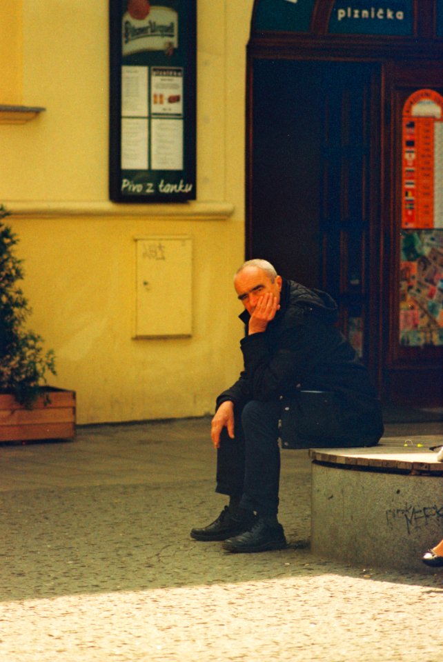 Praktica MTL 5 + Pentacon Electric 4/200 MC - Sitting Man