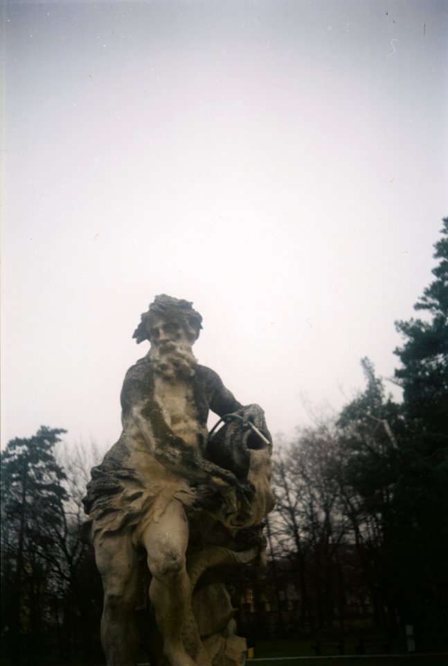 Agfa Billy Record 7.7 - Statue of Aquarius