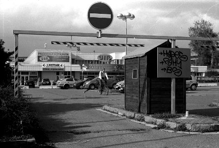 Ricoh TLS 401 with Helios 44-2 - In front of a Supermarket