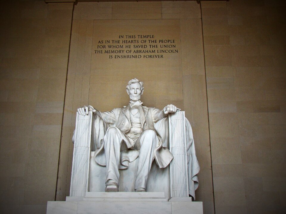 Abraham lincoln statue brown memory