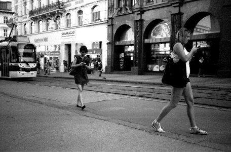 Canon Prima Zoom 80u (Sure Shot 80u) - Women Walking with Phones photo