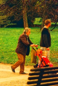 Praktica MTL 5 + Pentacon Electric 4/200 MC - Two Men with a Baby 1