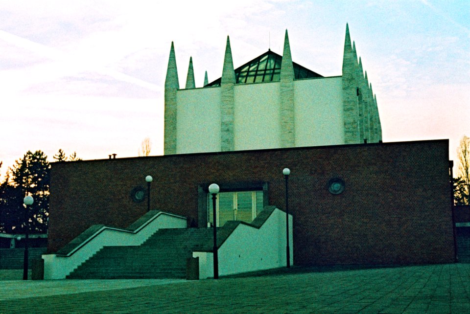 Canon EOS 30 - Crossbird Film - Crematorium (Central Cemetery in Brno)