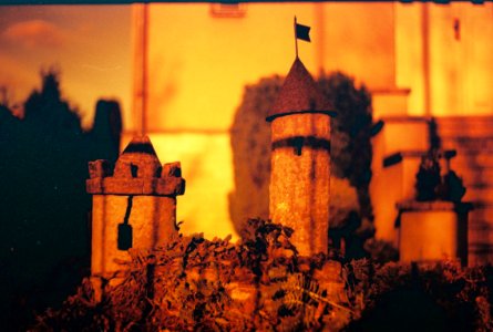 Praktica BC1 - Redscale - Garden castle 2