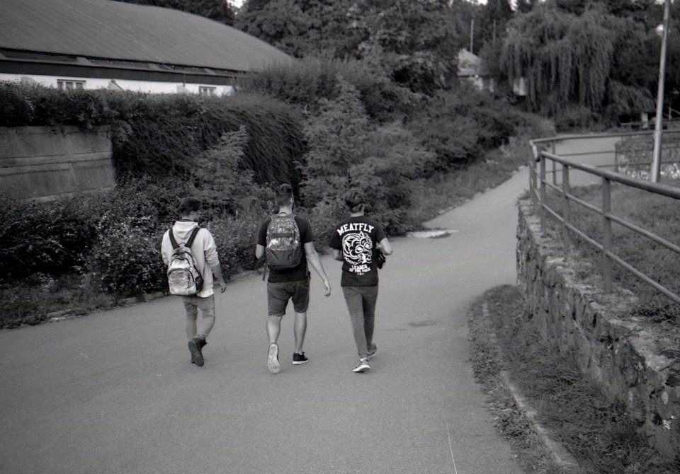 Minolta Hi-Matic G - Three Guys from Behind