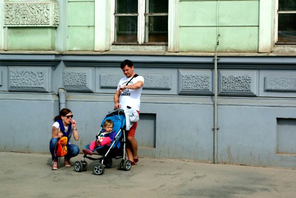 Sony Alpha A230 with Helios-44-2 - Family at Bus Stop