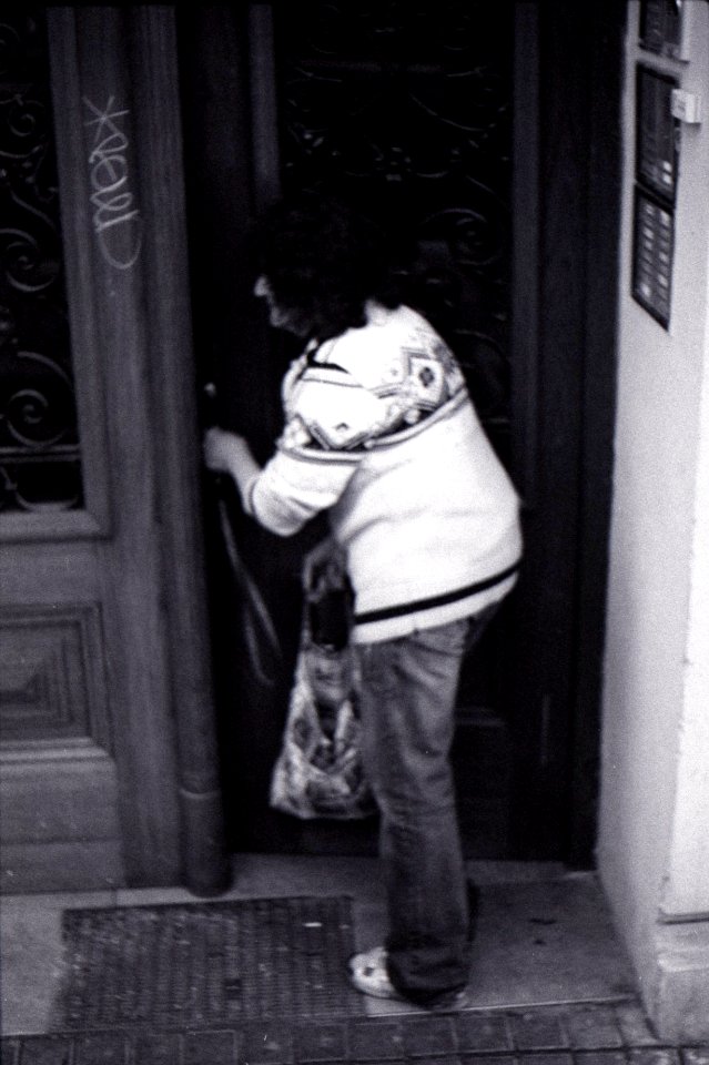 Praktica BC1 - Woman Entering a House