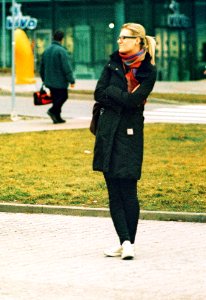 Praktica MTL 5 + Pentacon Electric 4/200 MC - Interestingly Standing Woman