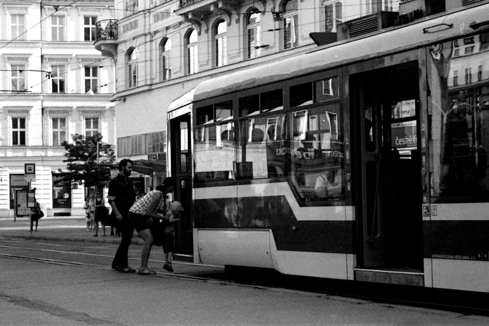 Canon Prima Zoom 80u (Sure Shot 80u) - Family Entering the Tram