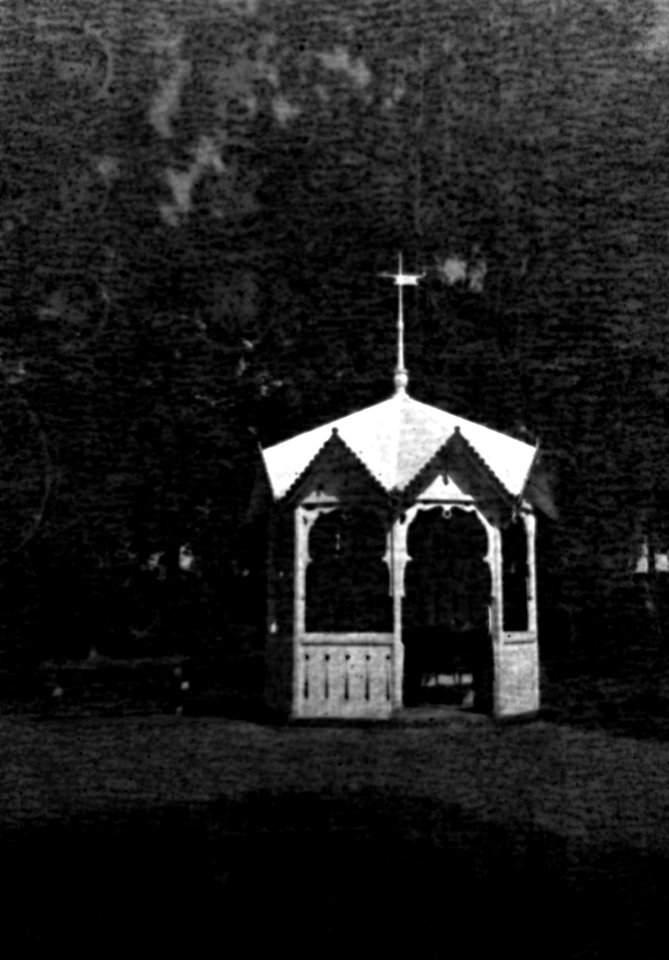 Holga 120FN - White Gazebo