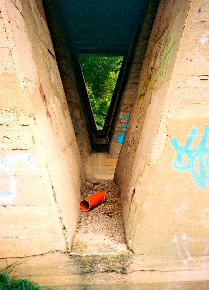 Minolta Hi-Matic G - Inside a Bridge