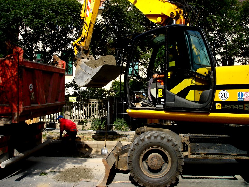 Little Red Worker and Big Yellow Machine