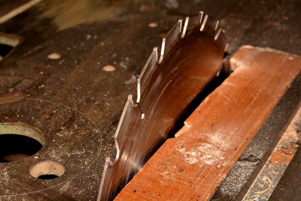 Cutting wood work blade