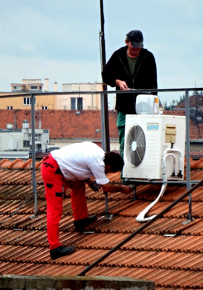 Workers on the Roof 01