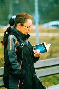Praktica MTL 5 + Pentacon Electric 4/200 MC - Woman Reading at Bus Stop (Czechs are reading anywhere!)