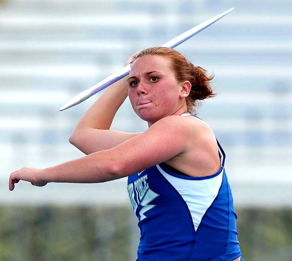 Woman competition throwing