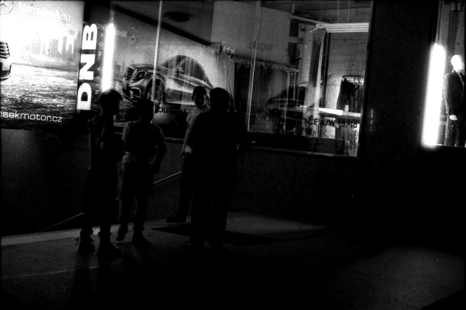 Canon EOS 30 with Canon EF 50mm f/1,8 II - Night Streets of Brno 02