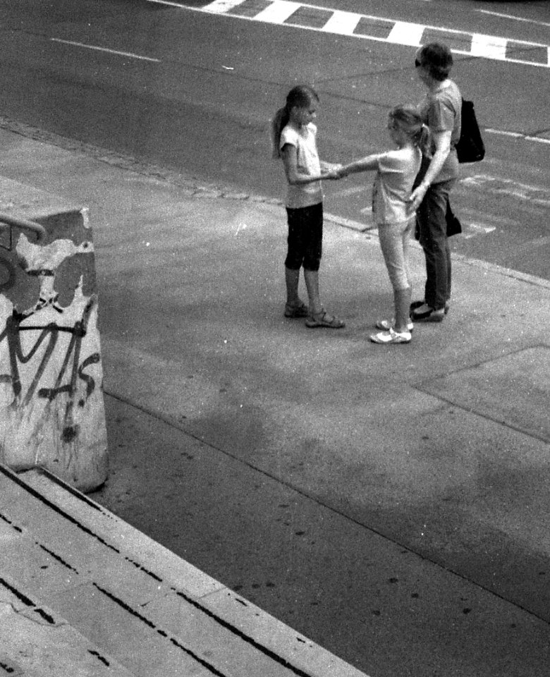 Lomo 135VS - Bus Stop Scene 4