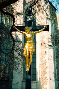 Praktica MTL 5 + Helios 44-2 2/58 - Crucifix (in front of basilica at Mendel's square) photo