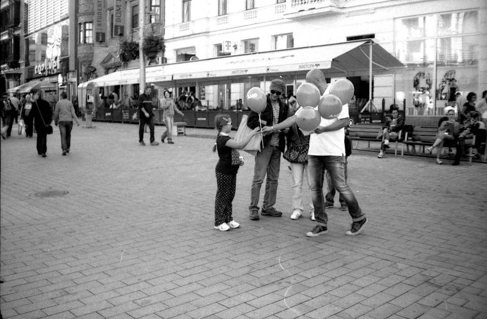Elikon 35S - Sunday Street Stroll 2