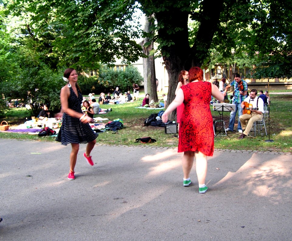 Picnic in the Park 2 - Dancing