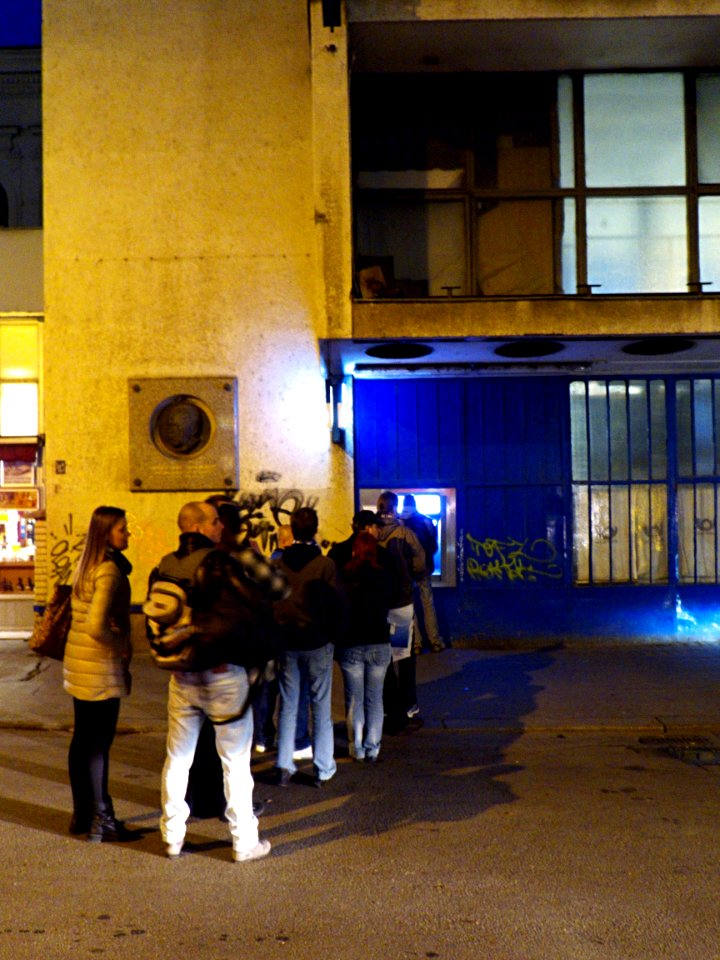 Queue in front of the Cashpoint