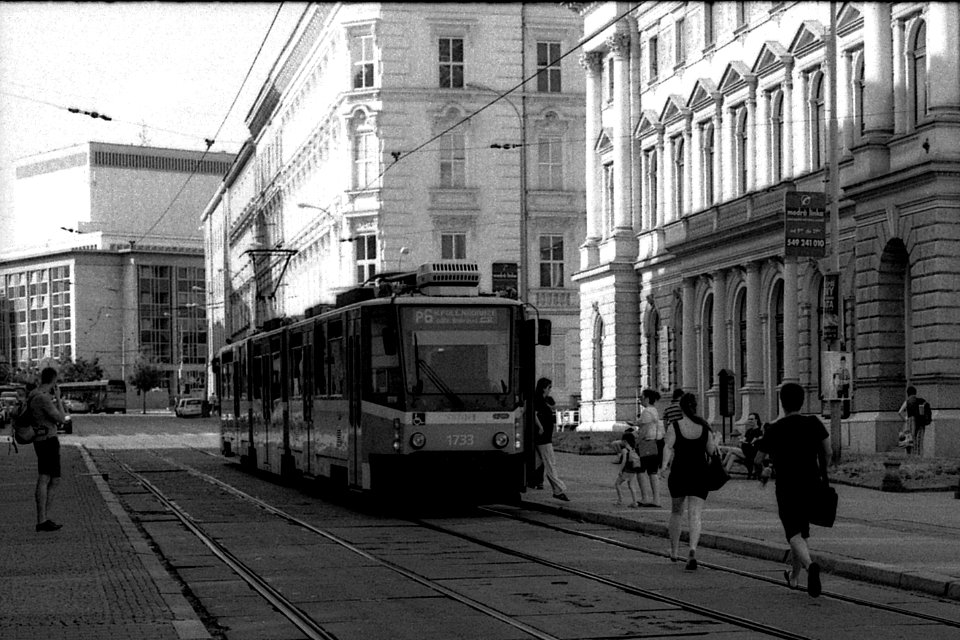 Canon EOS 30 with Canon EF 50mm f/1,8 II - Tram Arrival