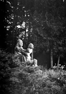Portrait Brownie No2 - Statue in Hospital Garden 1