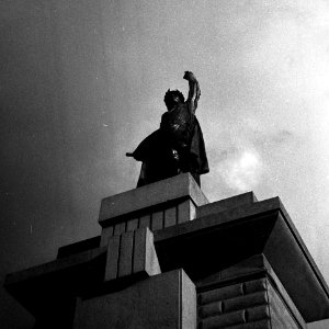 Kiev 4 + Jupiter-12 - Bronze Statue Of Red Army Soldier by Vicenc Makovsky 01