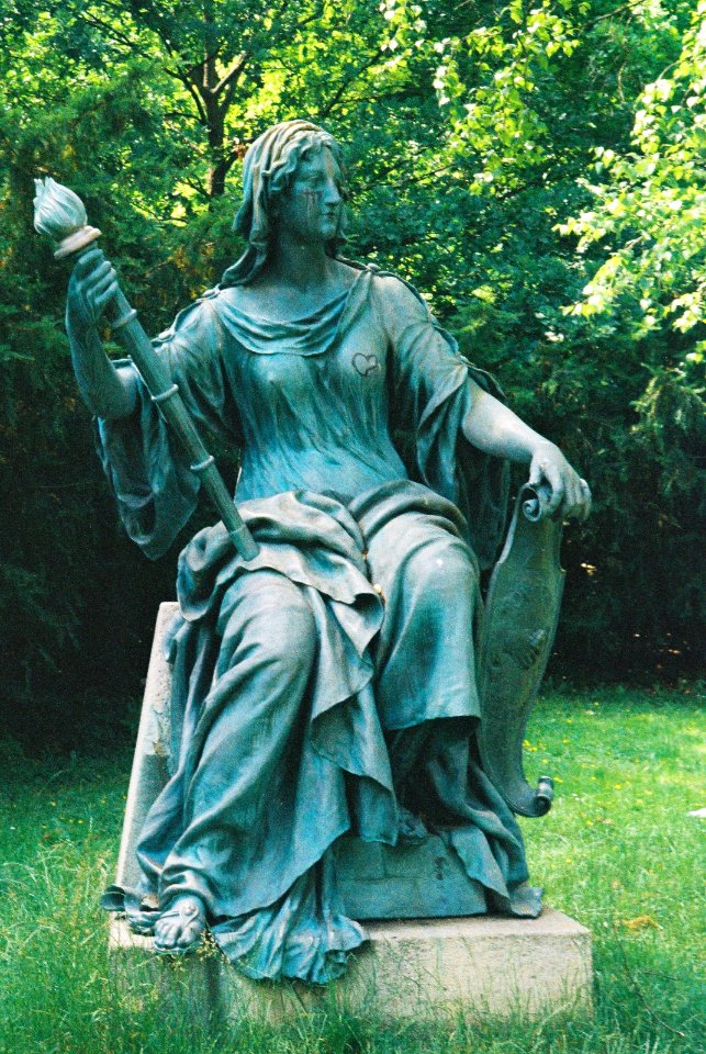 Kiev 4 + Jupiter-8M 50/2 - Personification of Tolerance (bronze statue in Lužánky Park)