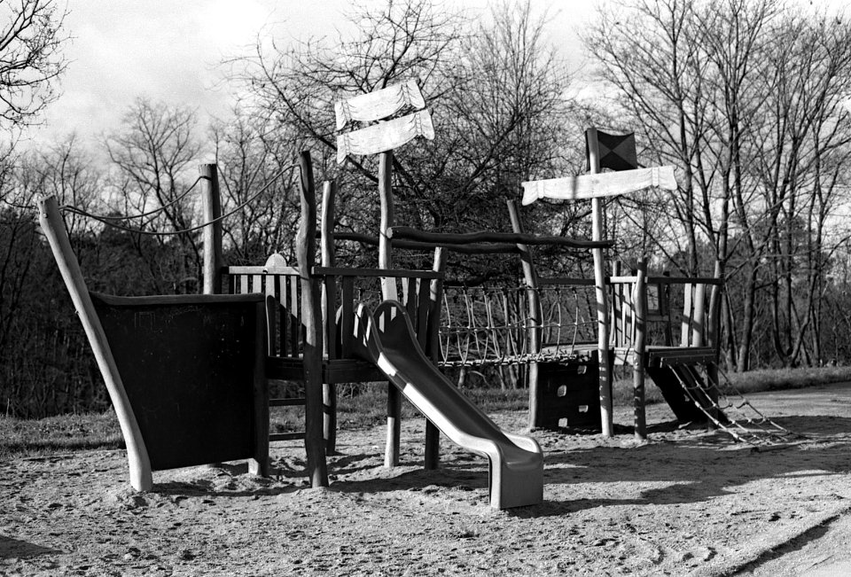 Canon EOS 30 - Ship-like Playground (Brno-Lesná)
