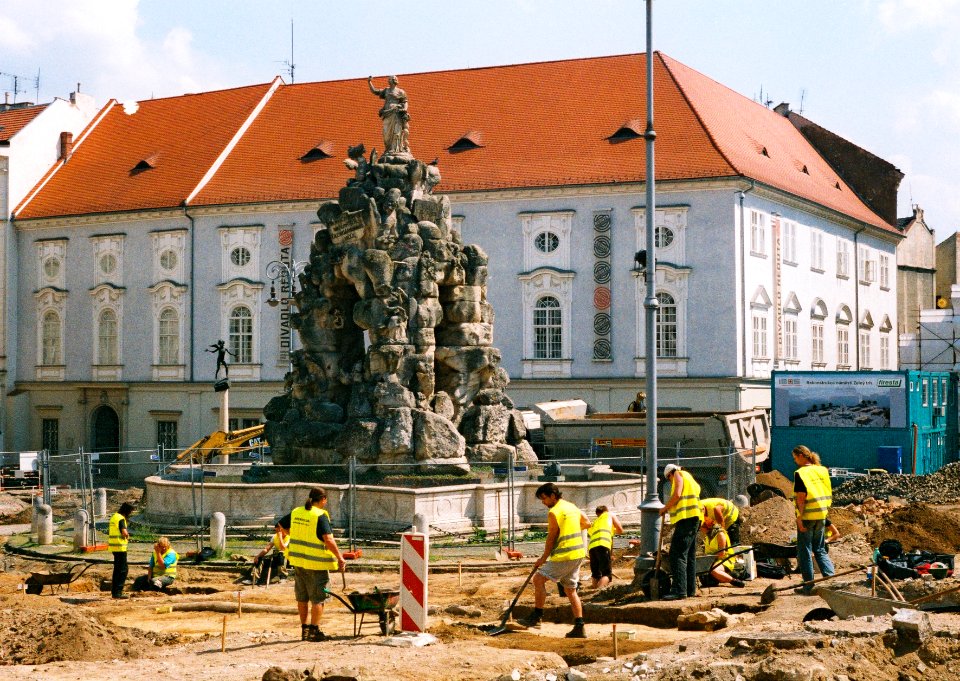 Praktica MTL 5 +  Helios 44-2 2/58 - Workers at Zelný Trh Sq.