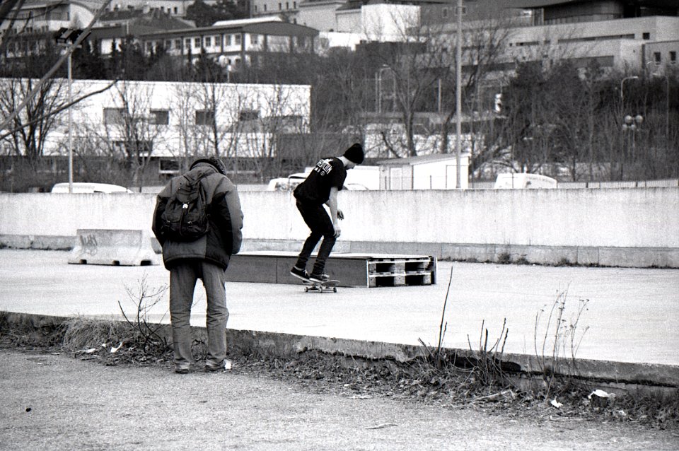 Praktica BC1 with Pentacon Prakticar 2,8/135 - Skateboarder 3