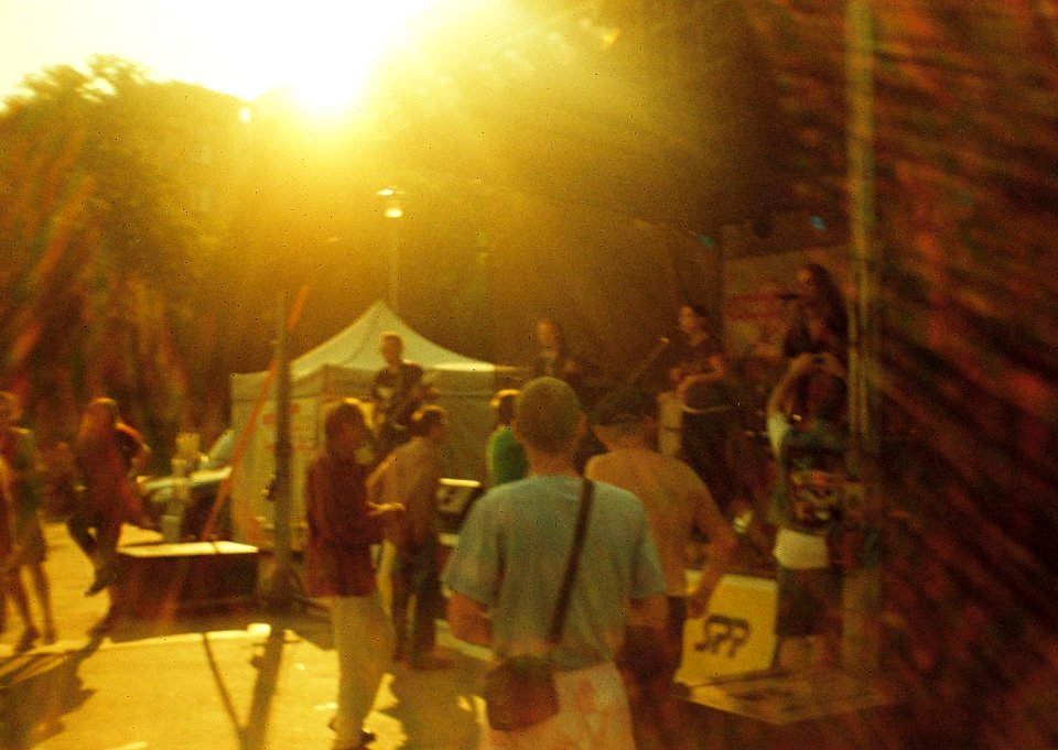 Vilia-Auto - Redscale - Sunburst in Concert Scene