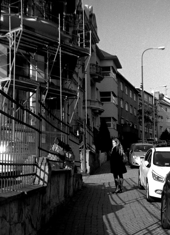Siluet Elektro - Woman on Erbenova Street