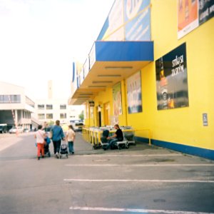 Certo Phot - People Going to the Supermarket 1