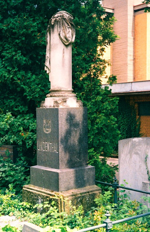 FED-5V - Gravestone on Central Cemetery 2